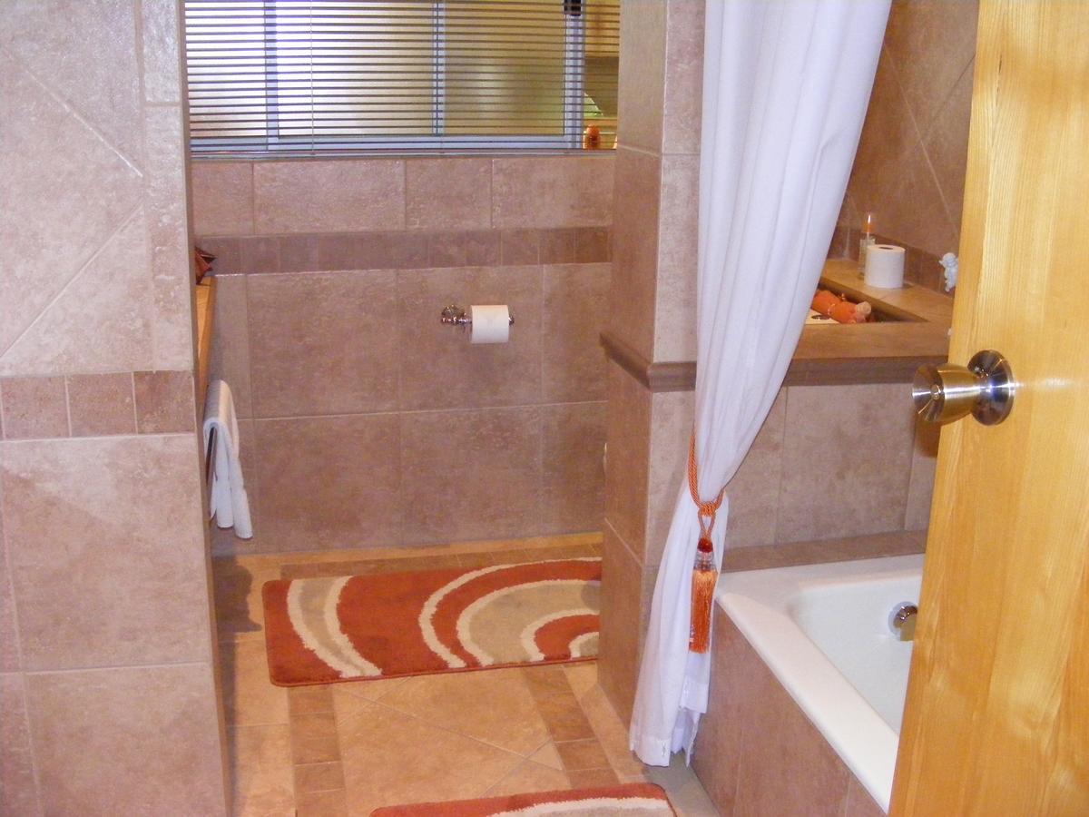 Bubez Guesthouse Barberton Bagian luar foto