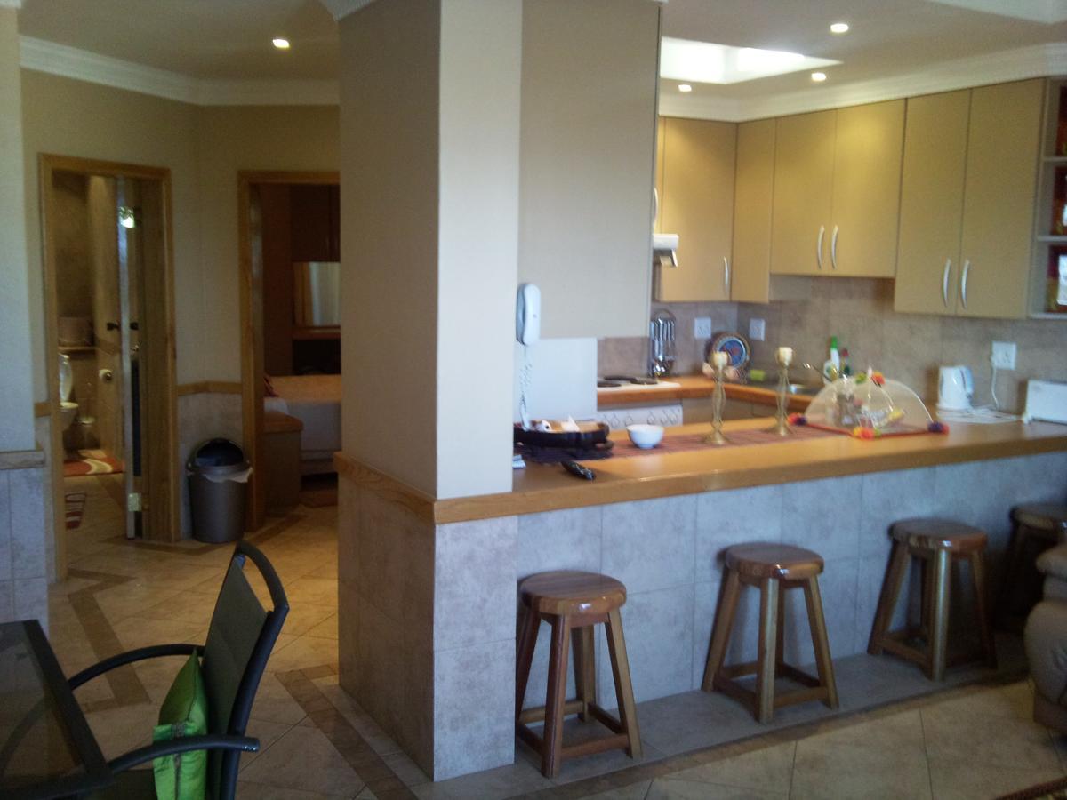Bubez Guesthouse Barberton Bagian luar foto