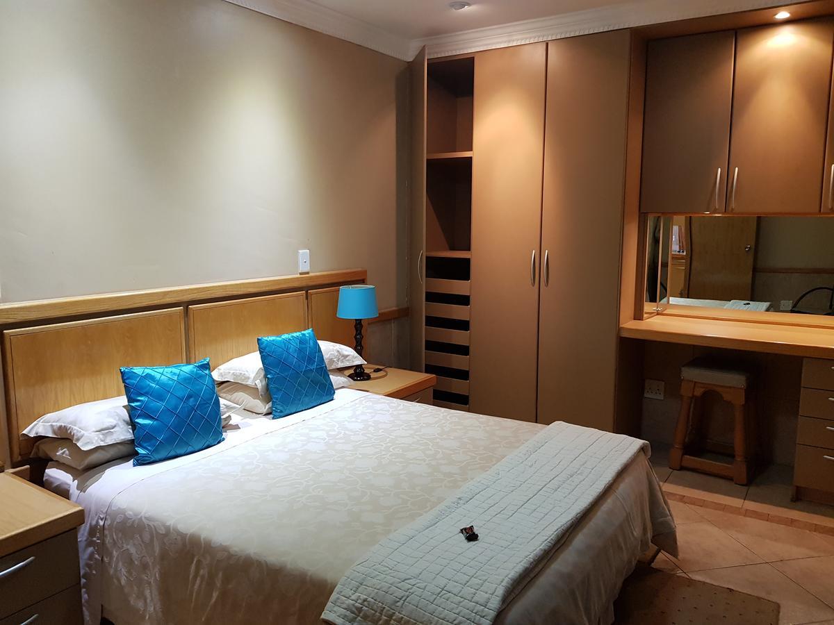 Bubez Guesthouse Barberton Bagian luar foto
