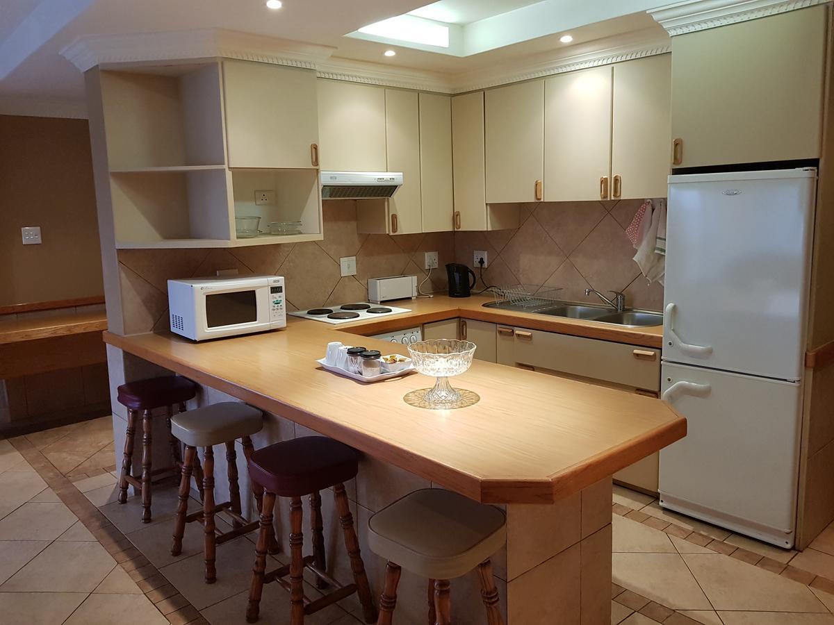 Bubez Guesthouse Barberton Bagian luar foto