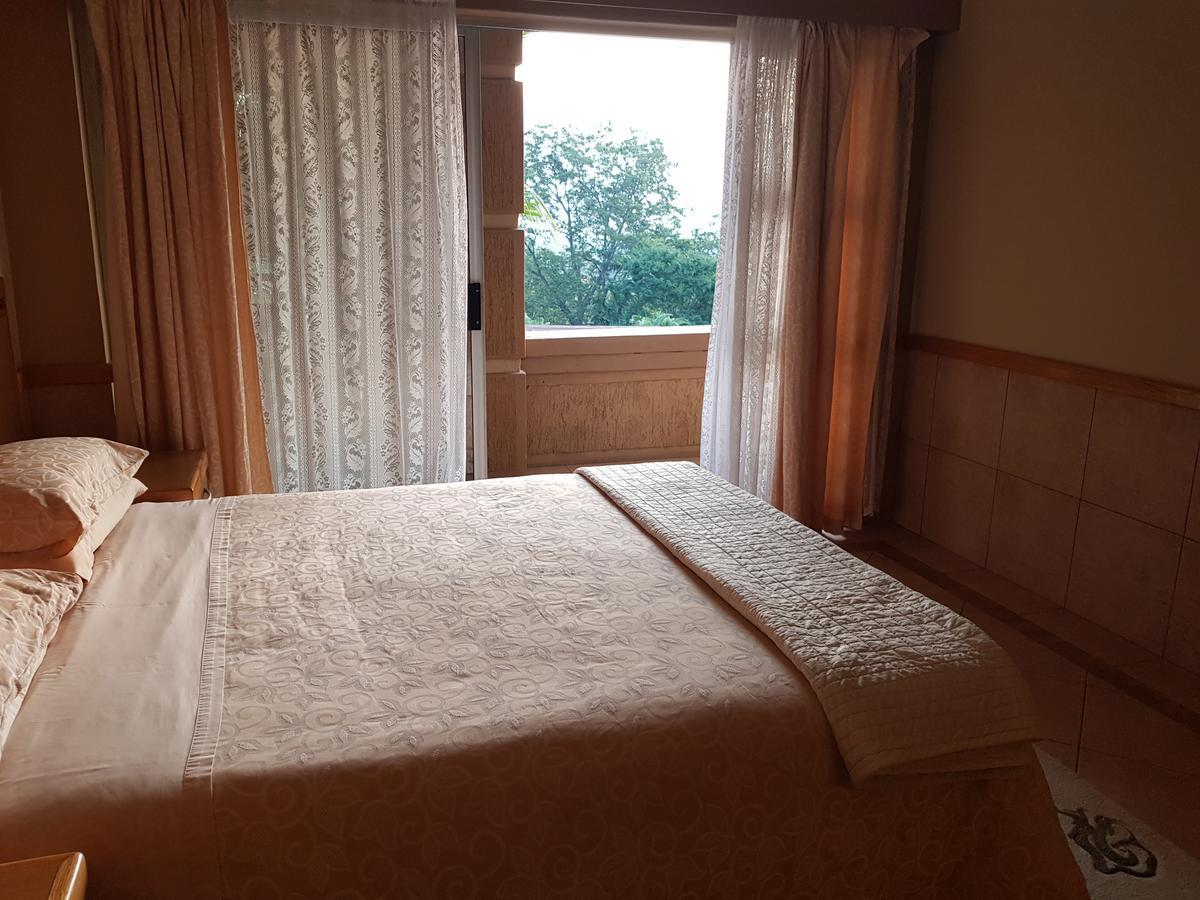 Bubez Guesthouse Barberton Bagian luar foto