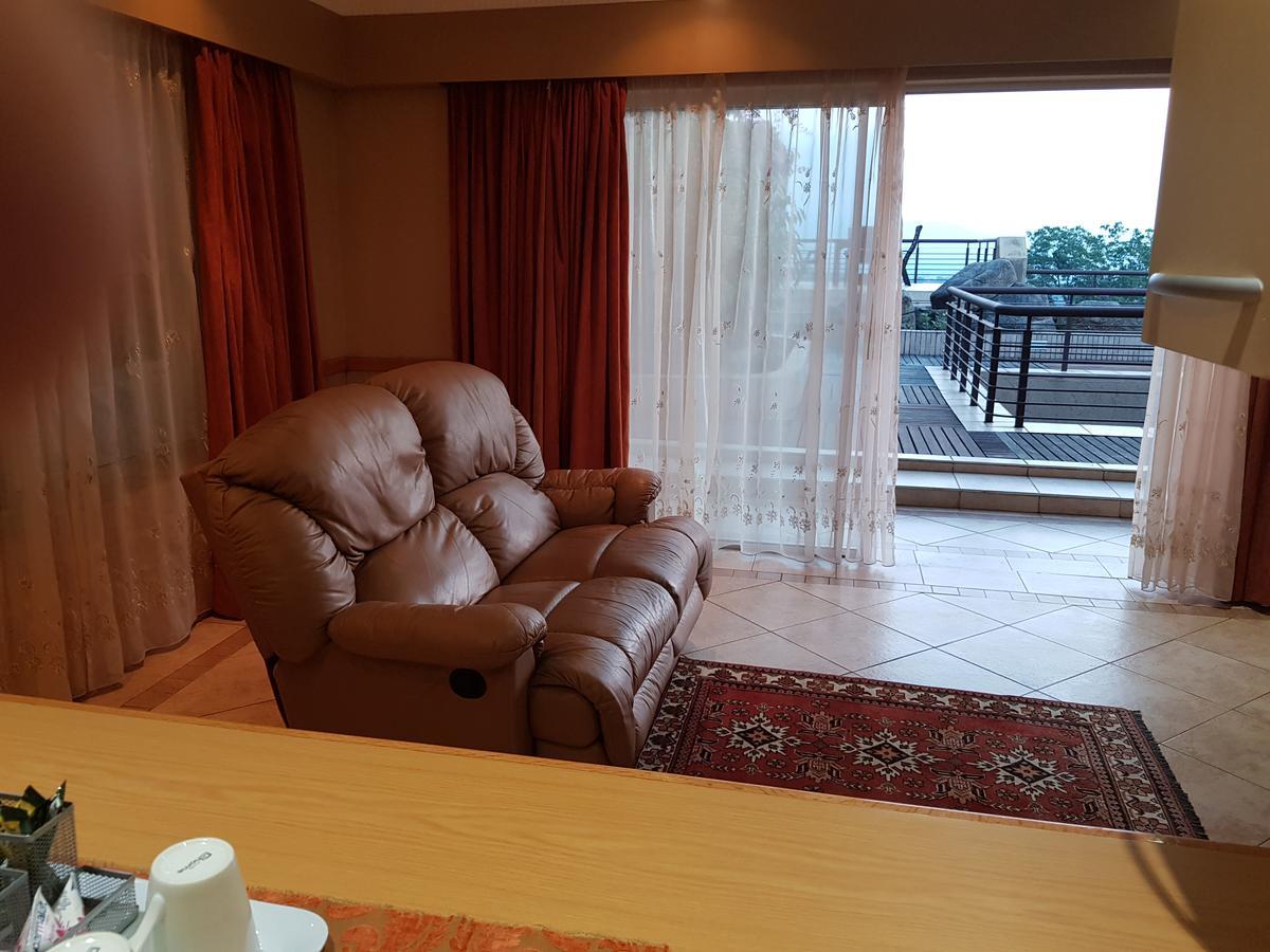 Bubez Guesthouse Barberton Bagian luar foto