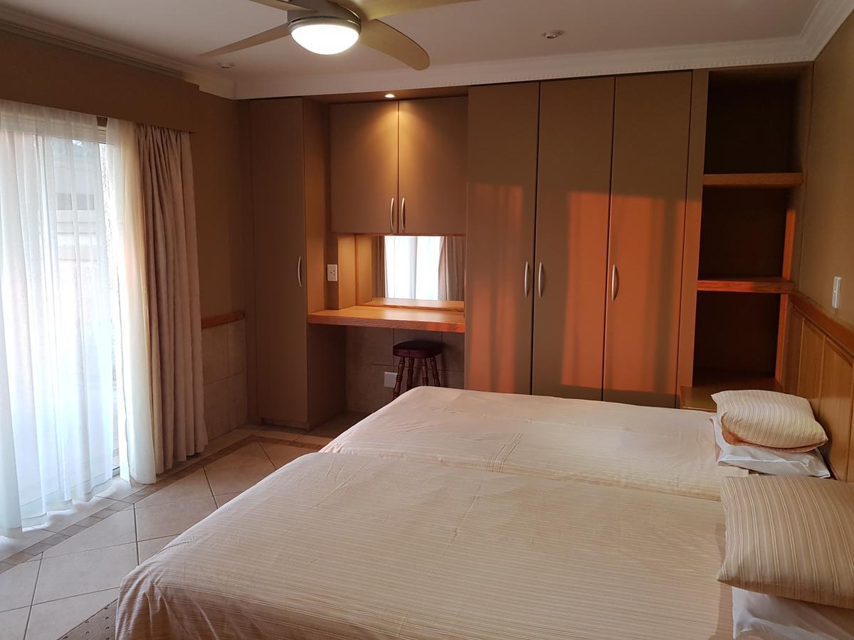 Bubez Guesthouse Barberton Bagian luar foto
