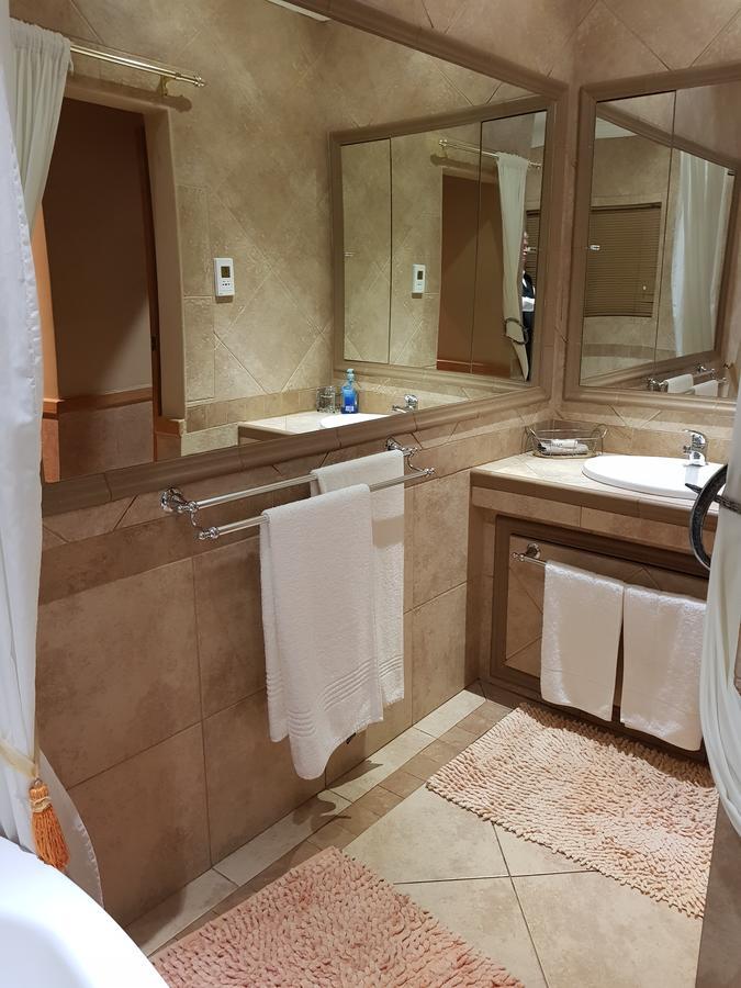 Bubez Guesthouse Barberton Bagian luar foto