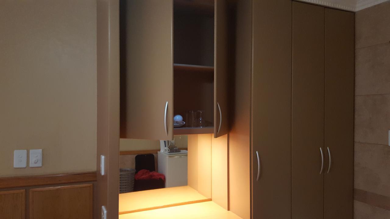 Bubez Guesthouse Barberton Bagian luar foto