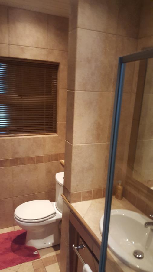 Bubez Guesthouse Barberton Bagian luar foto