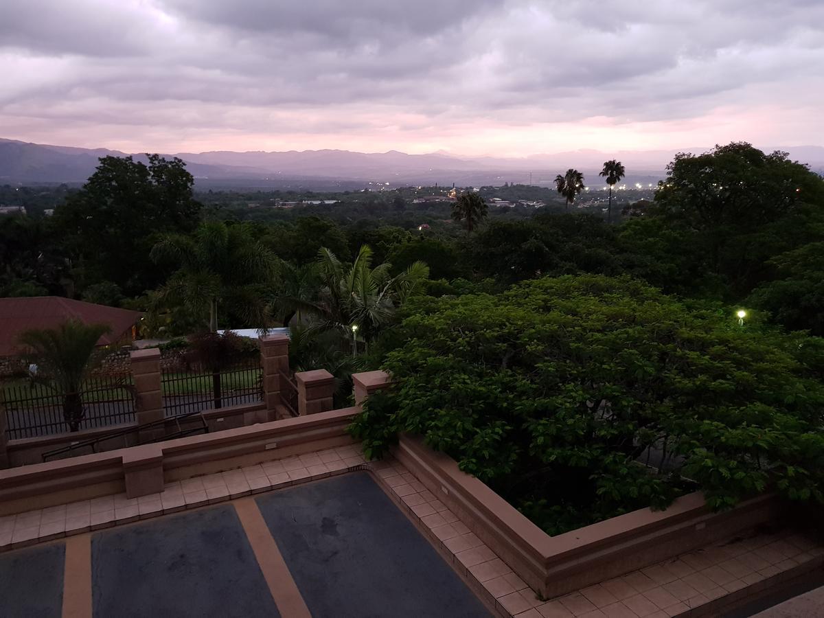 Bubez Guesthouse Barberton Bagian luar foto